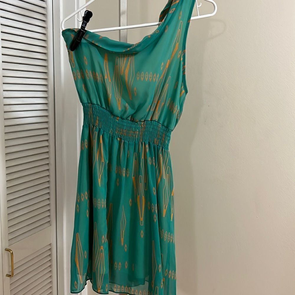 FINAL Touch Dress - Picture 3 of 8